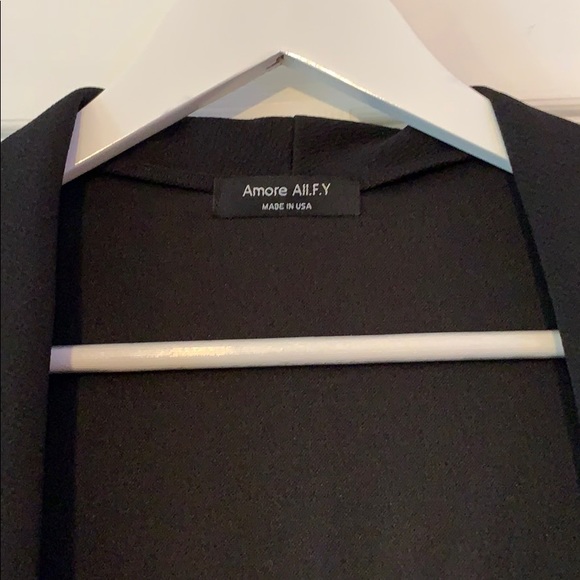 Stretchy Black Blazer - Picture 4 of 6